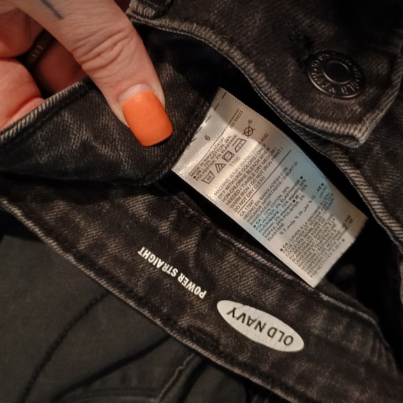 Old Navy Women's Black Skinny Jeans - Picture 3 of 3